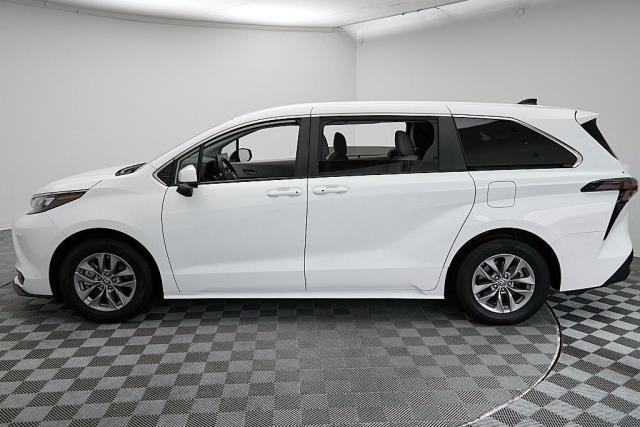 2024 Toyota Sienna LE FWD