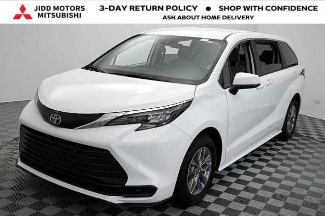 2024 Toyota Sienna LE FWD