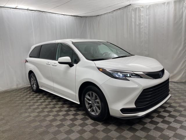 2024 Toyota Sienna LE FWD