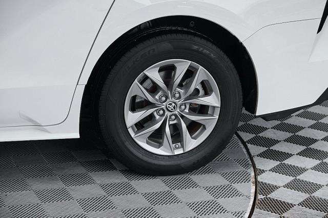 2024 Toyota Sienna LE FWD