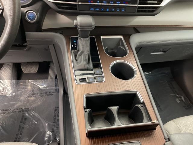 2024 Toyota Sienna LE FWD