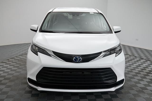 2024 Toyota Sienna LE FWD