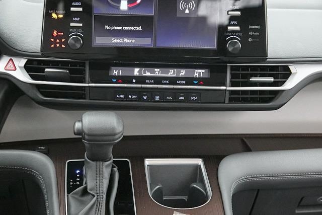 2024 Toyota Sienna LE FWD