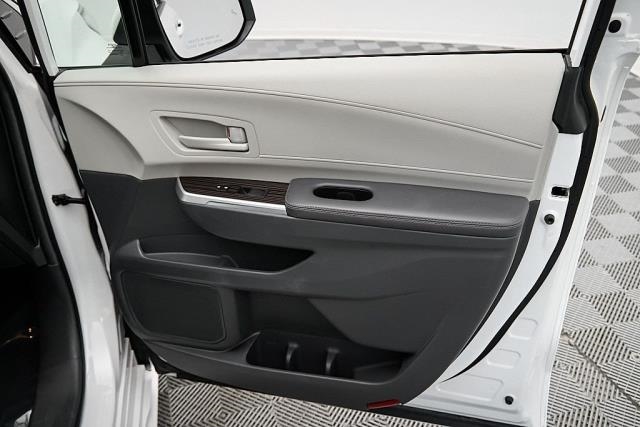 2024 Toyota Sienna LE FWD