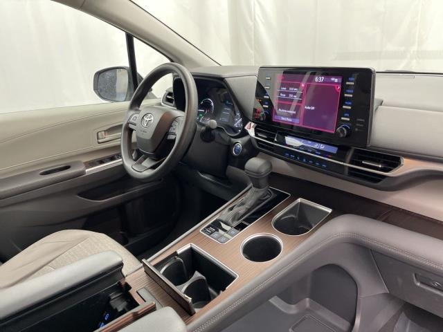 2024 Toyota Sienna LE FWD