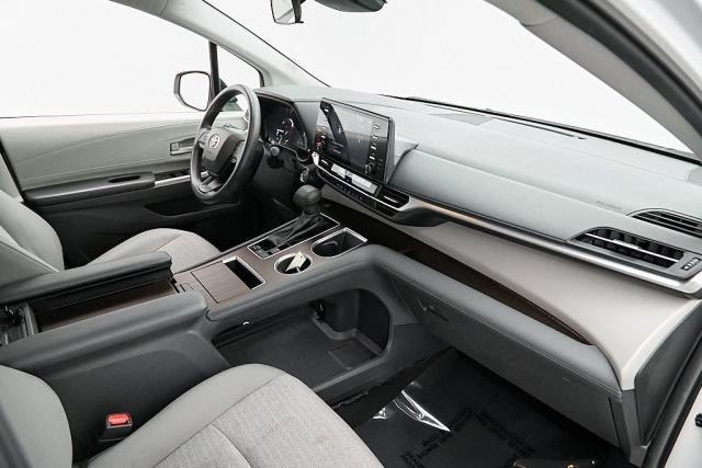 2024 Toyota Sienna LE FWD