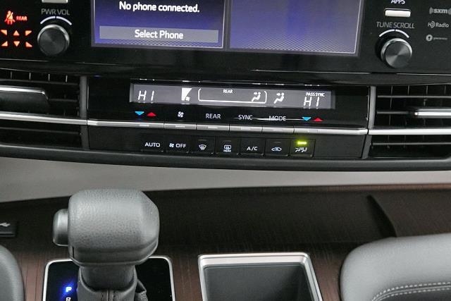 2024 Toyota Sienna LE FWD