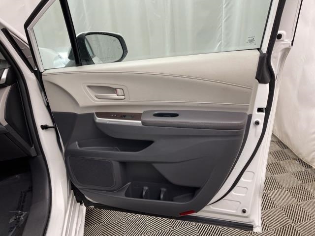 2024 Toyota Sienna LE FWD