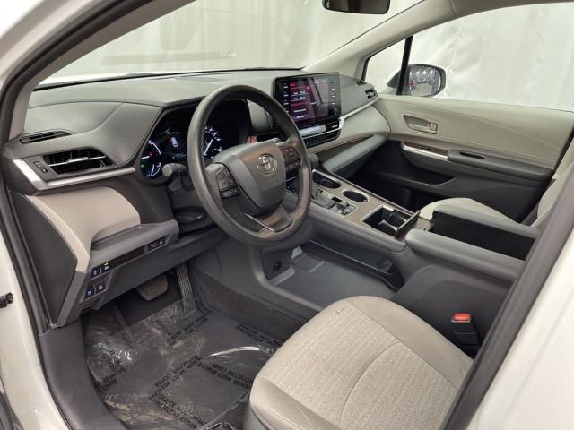 2024 Toyota Sienna LE FWD