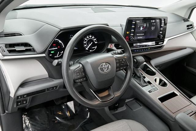 2024 Toyota Sienna LE FWD