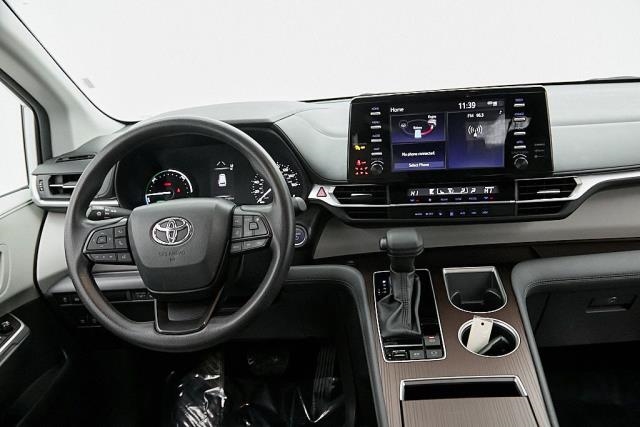 2024 Toyota Sienna LE FWD