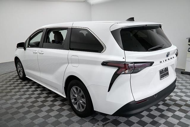 2024 Toyota Sienna LE FWD