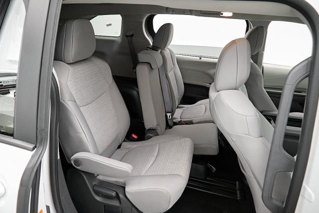 2024 Toyota Sienna LE FWD