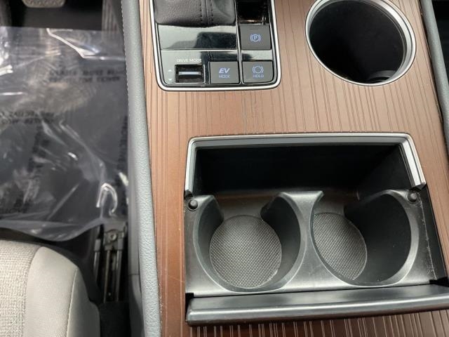 2024 Toyota Sienna LE FWD