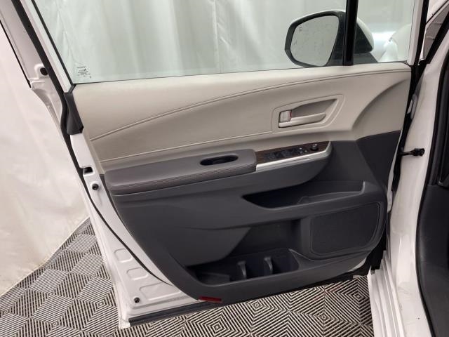 2024 Toyota Sienna LE FWD