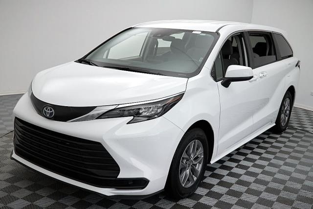 2024 Toyota Sienna LE FWD