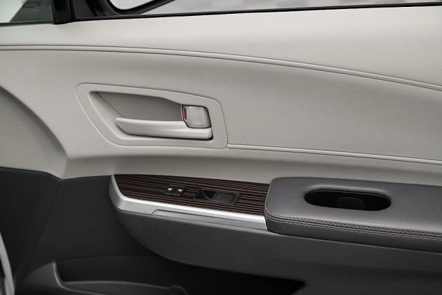 2024 Toyota Sienna LE FWD