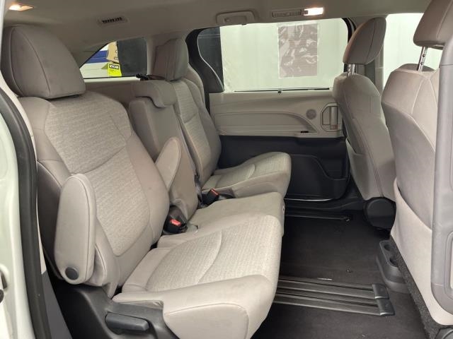 2024 Toyota Sienna LE FWD