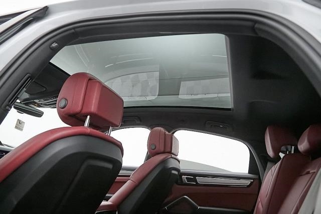 2022 Porsche Cayenne Platinum Edition AWD