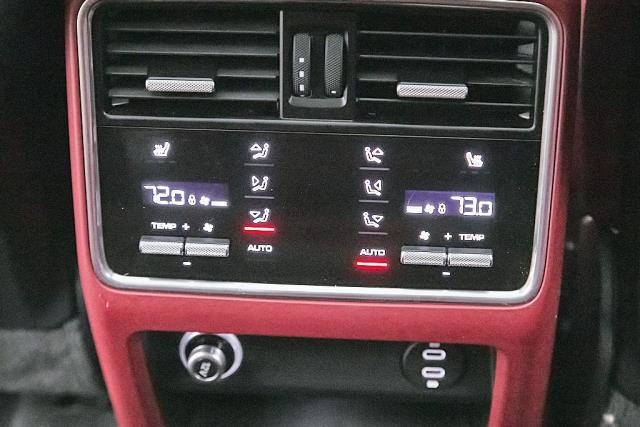 2022 Porsche Cayenne Platinum Edition AWD