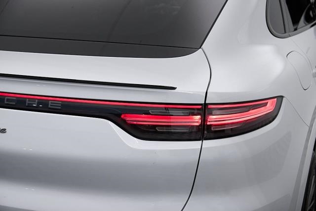 2022 Porsche Cayenne Platinum Edition AWD