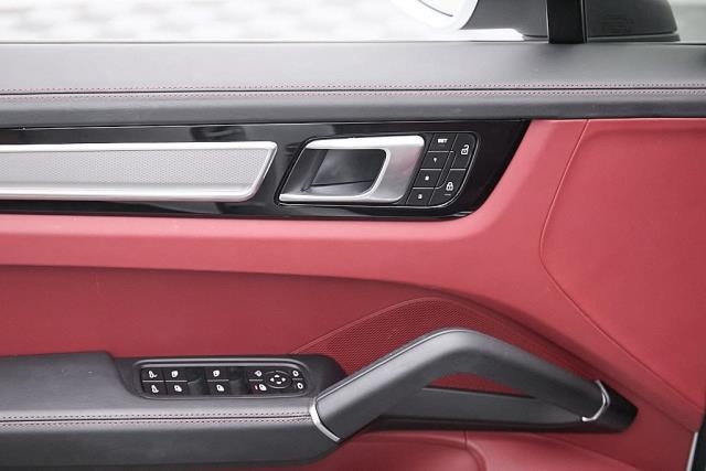 2022 Porsche Cayenne Platinum Edition AWD