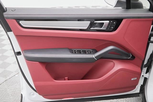 2022 Porsche Cayenne Platinum Edition AWD