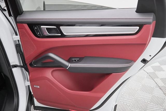 2022 Porsche Cayenne Platinum Edition AWD