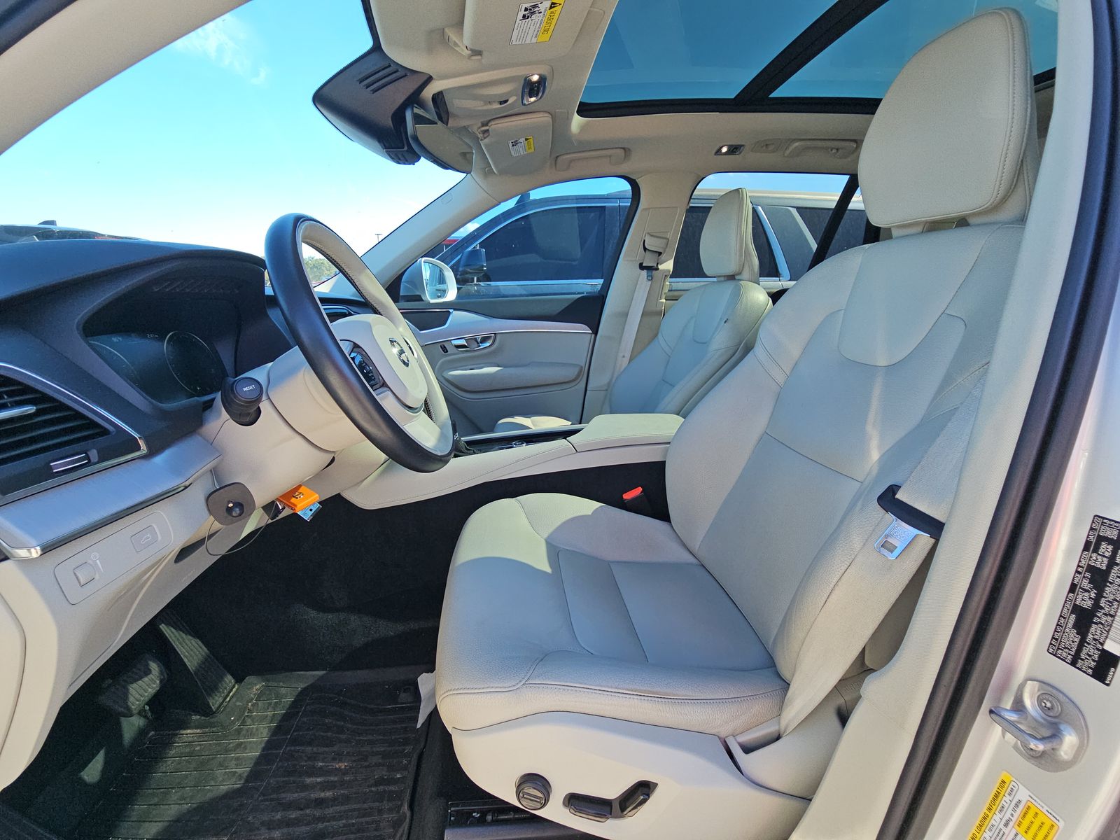 2022 Volvo XC90 T5 Momentum FWD