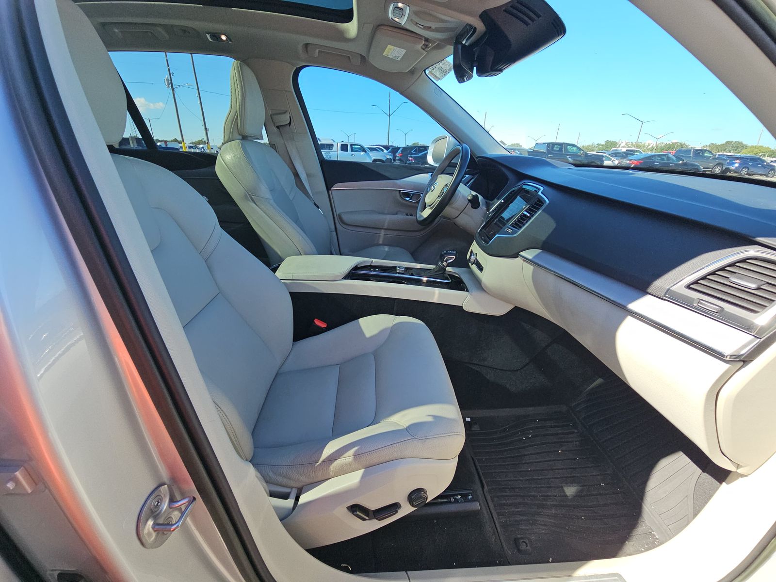 2022 Volvo XC90 T5 Momentum FWD