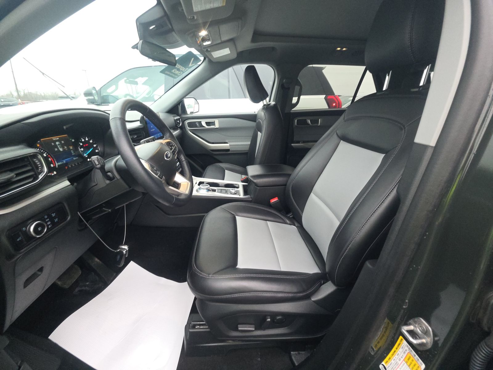 2023 Ford Explorer XLT AWD