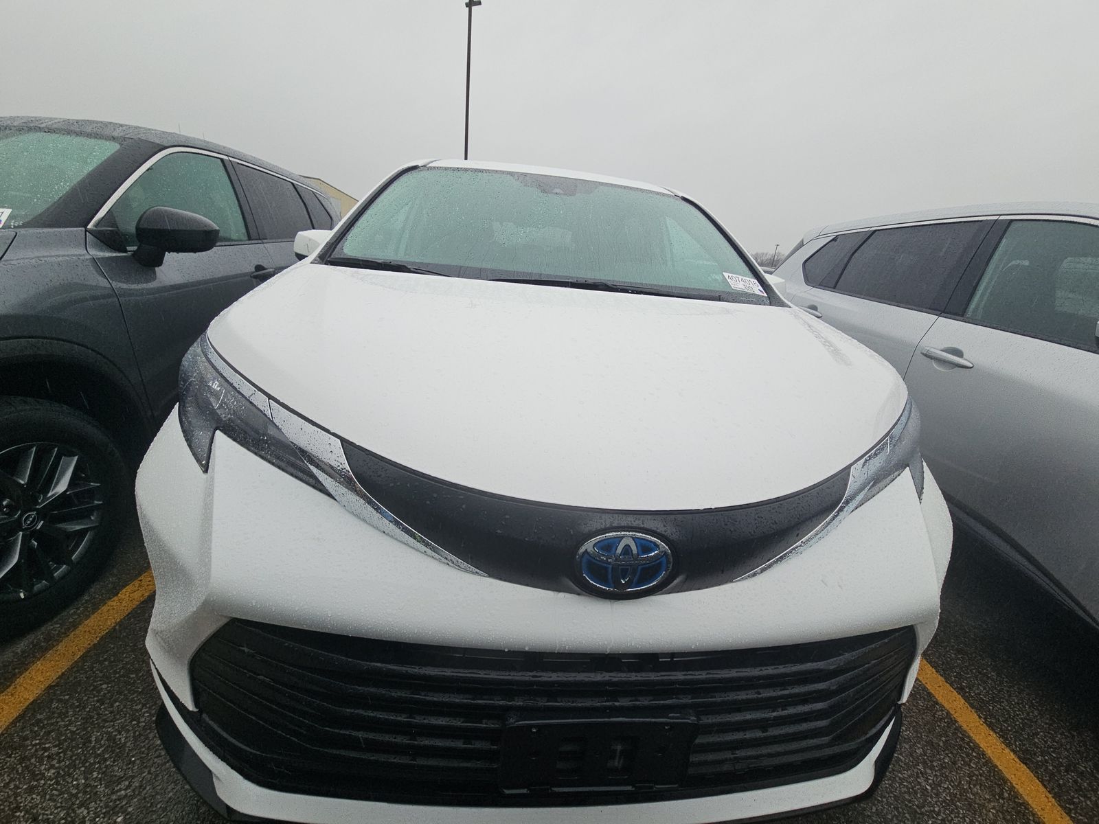 2024 Toyota Sienna LE FWD