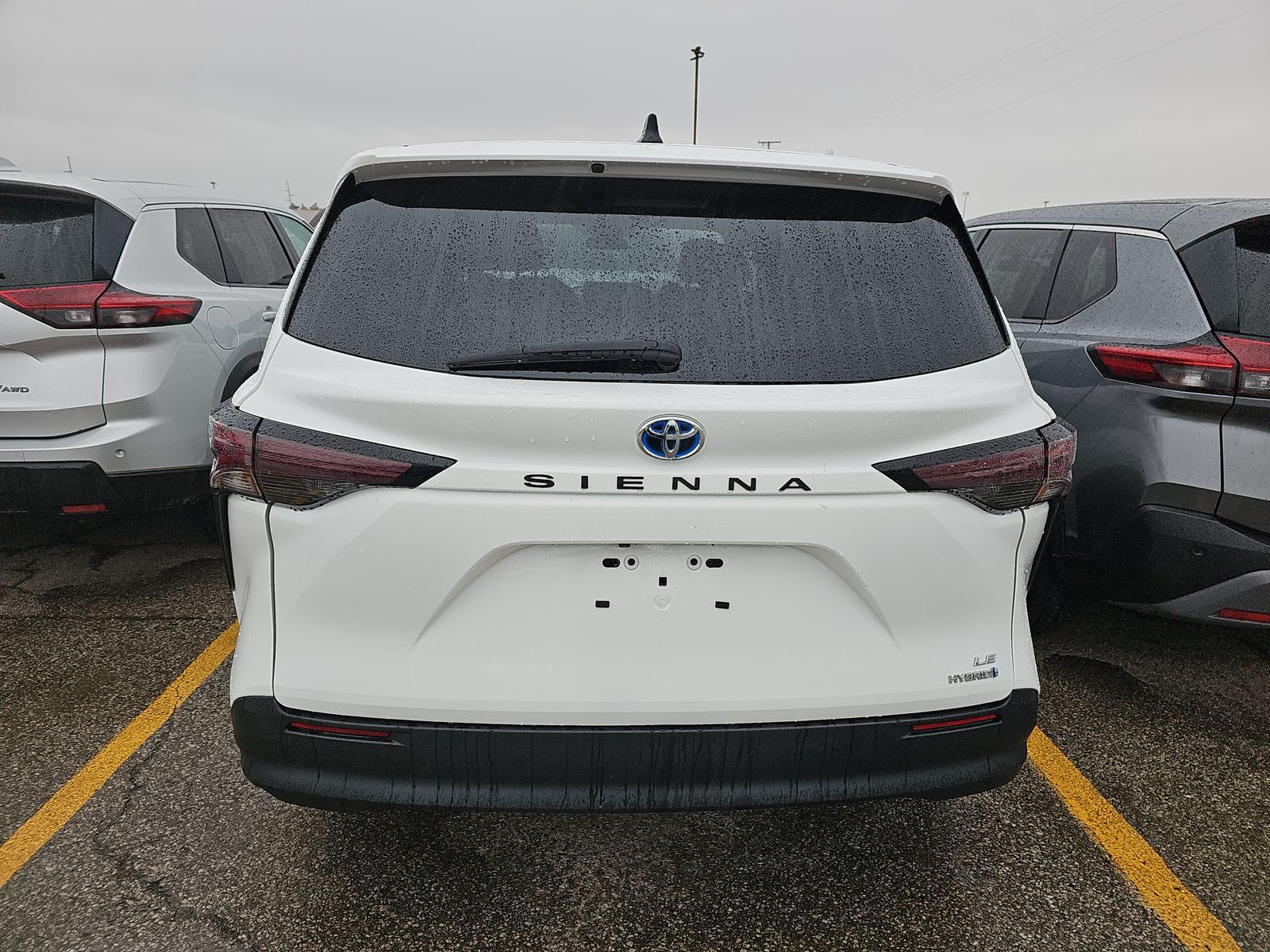 2024 Toyota Sienna LE FWD