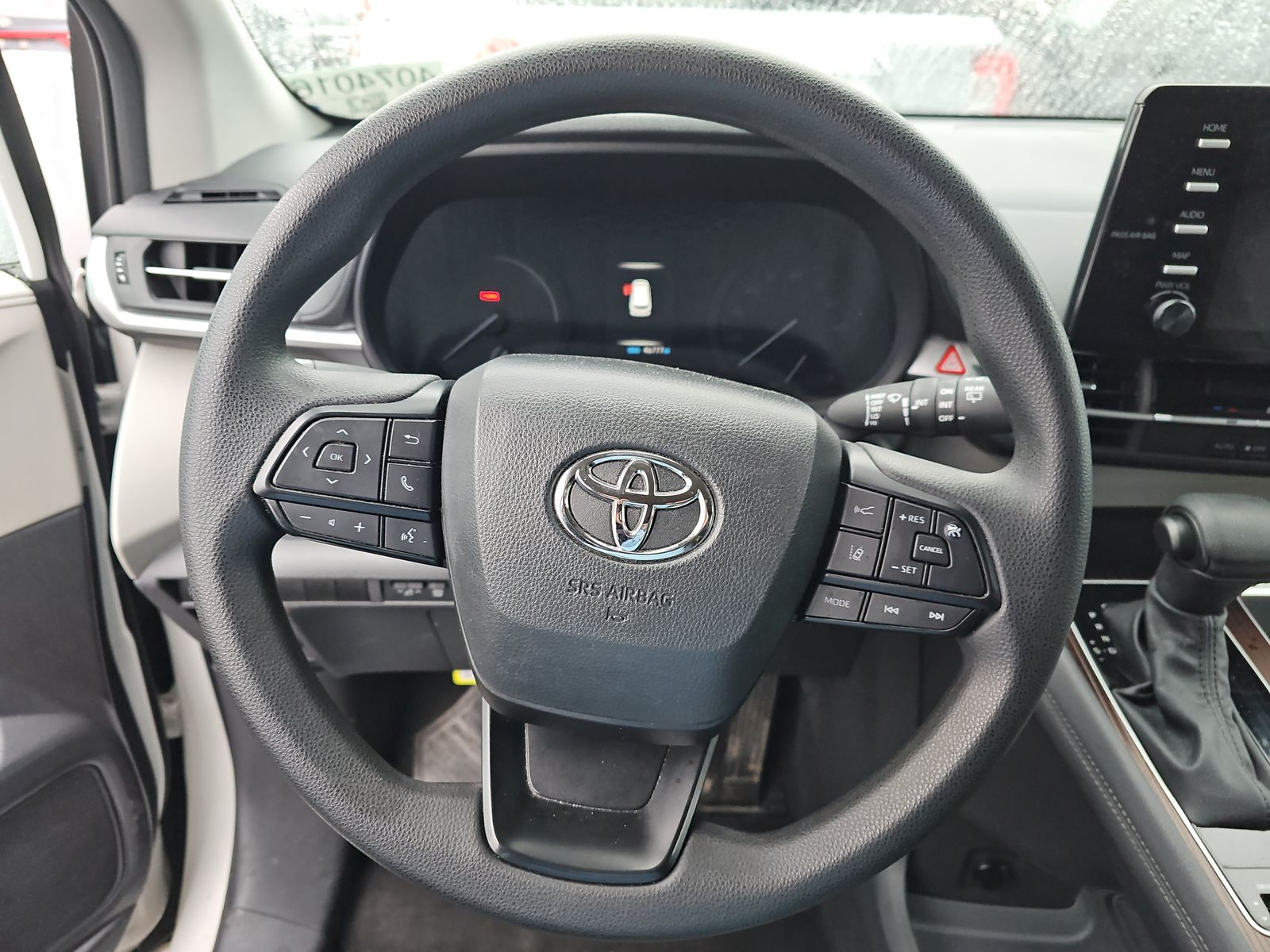 2024 Toyota Sienna LE FWD