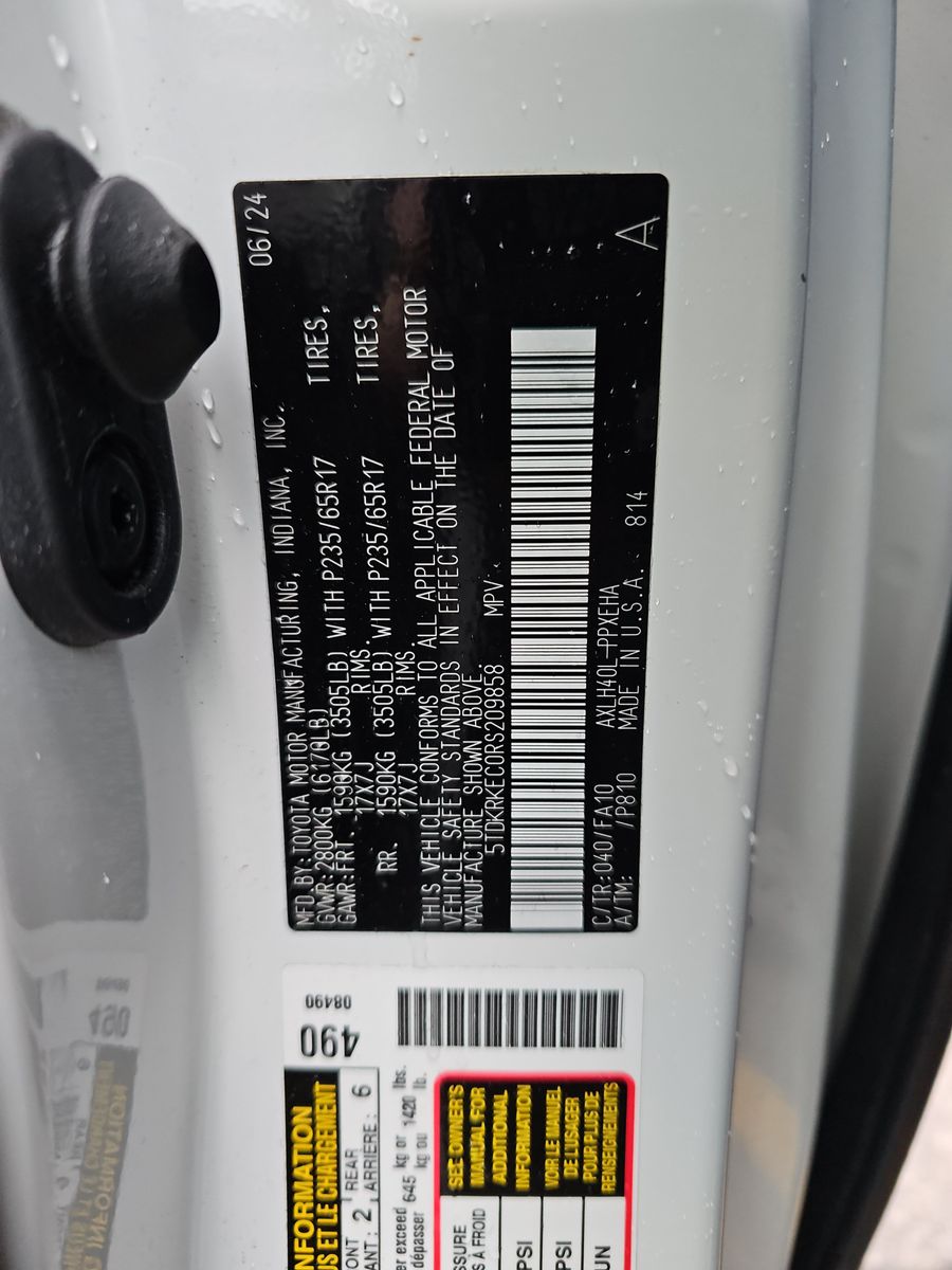 2024 Toyota Sienna LE FWD