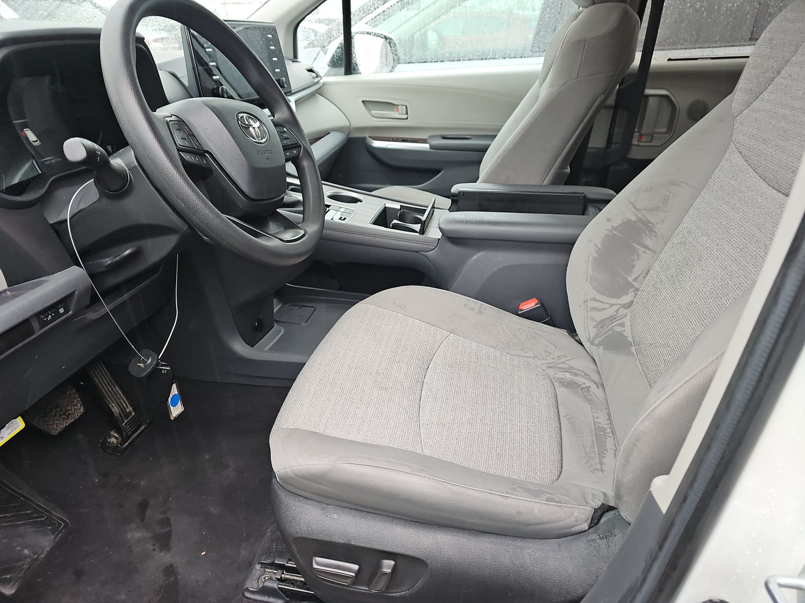 2024 Toyota Sienna LE FWD