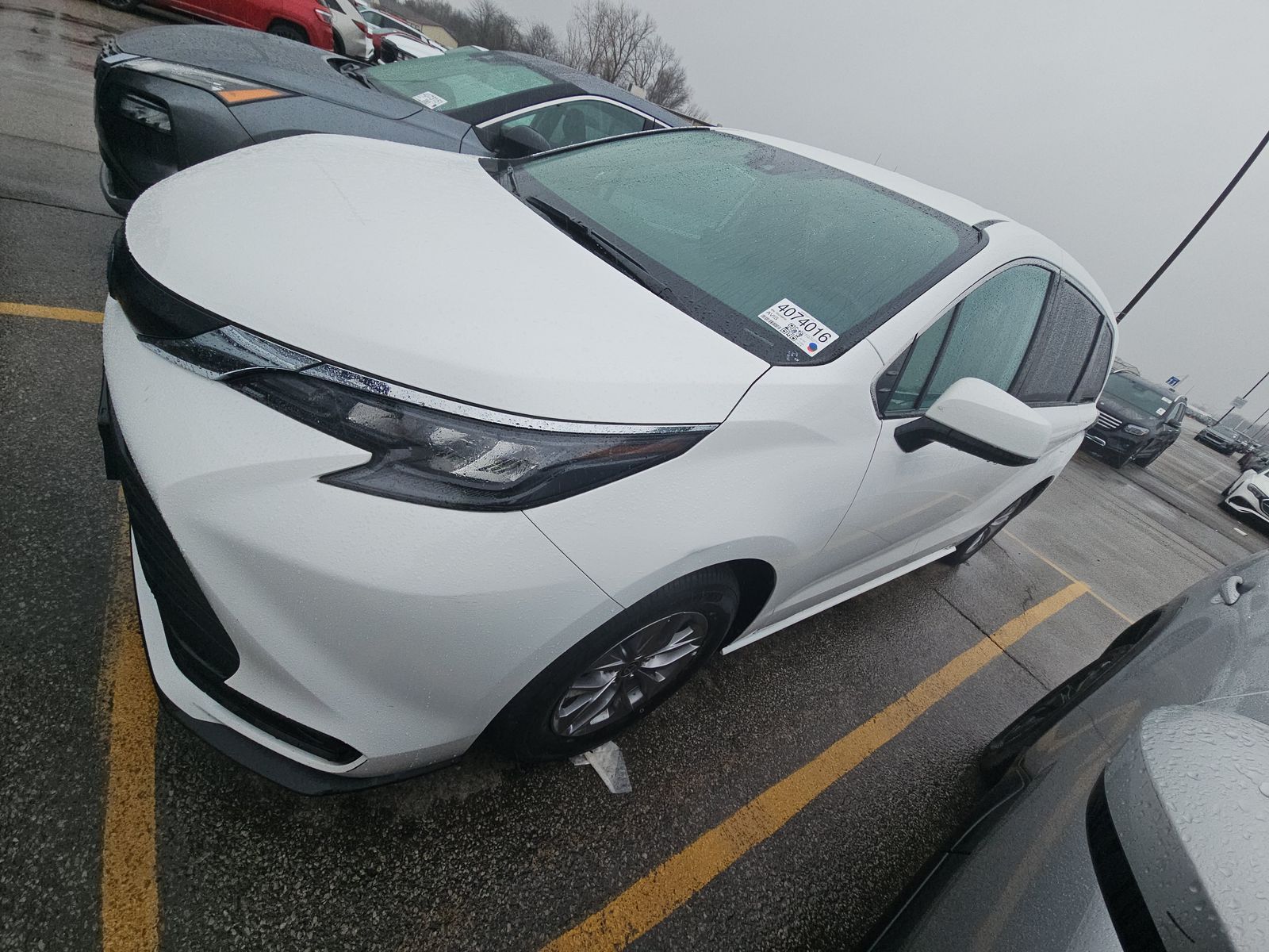 2024 Toyota Sienna LE FWD