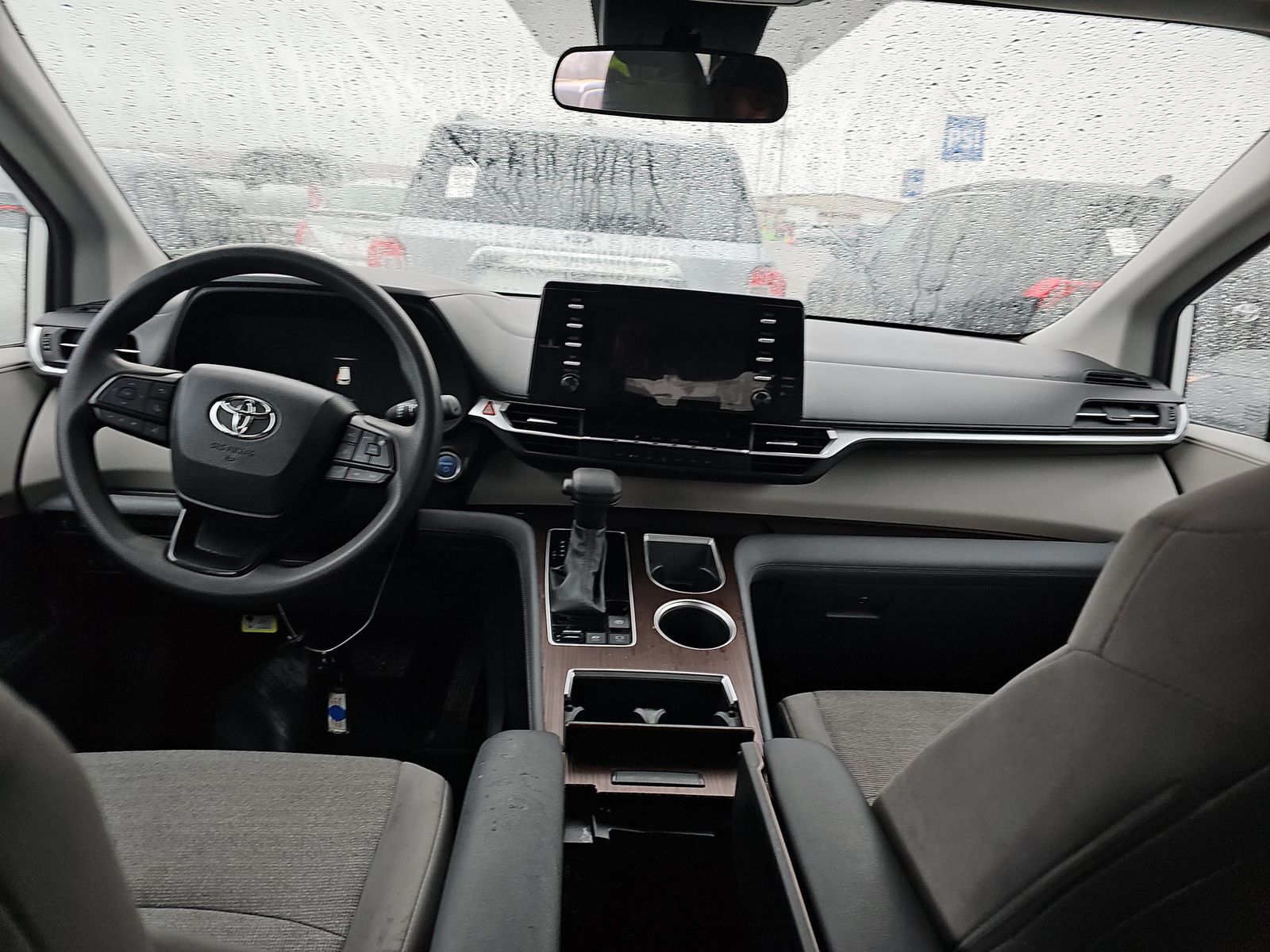 2024 Toyota Sienna LE FWD