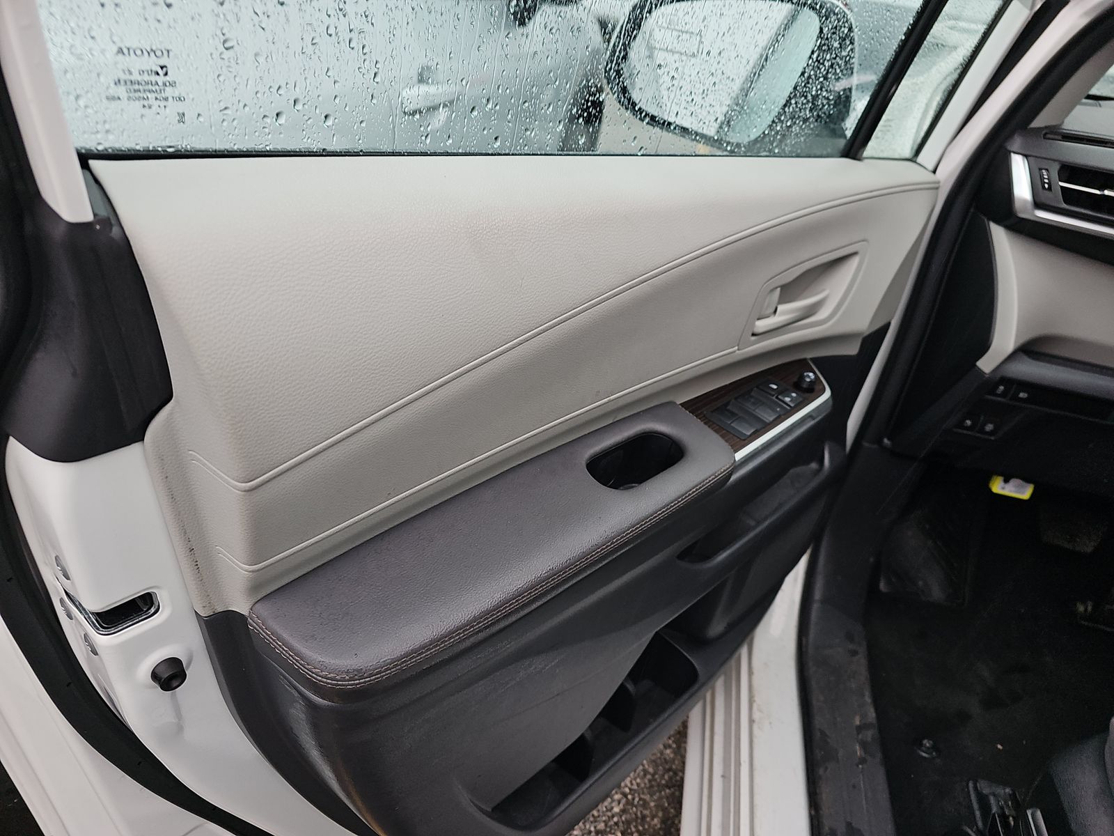 2024 Toyota Sienna LE FWD