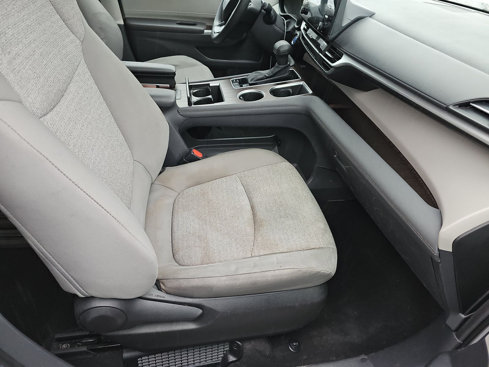 2024 Toyota Sienna LE FWD