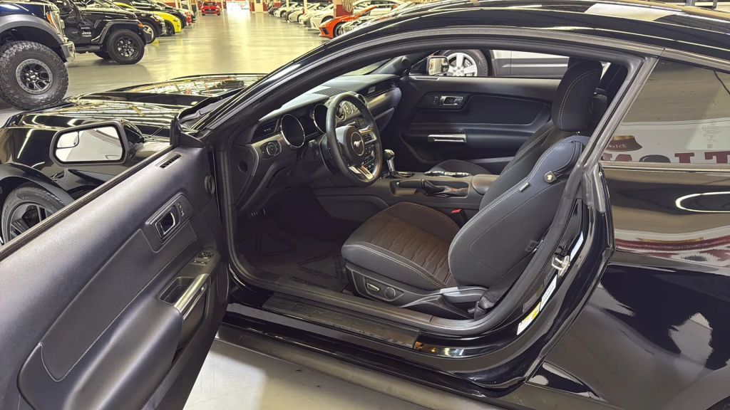 2017 Ford Mustang EcoBoost RWD