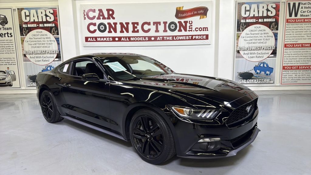 2017 Ford Mustang EcoBoost RWD