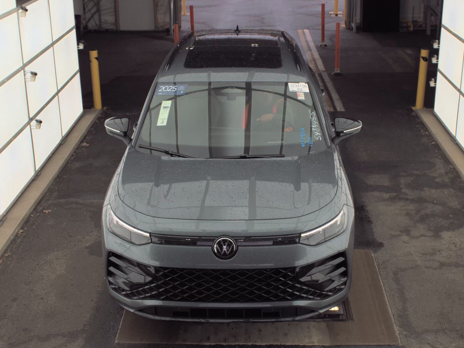 2025 Volkswagen Tiguan 2.0T SE R-Line Black AWD