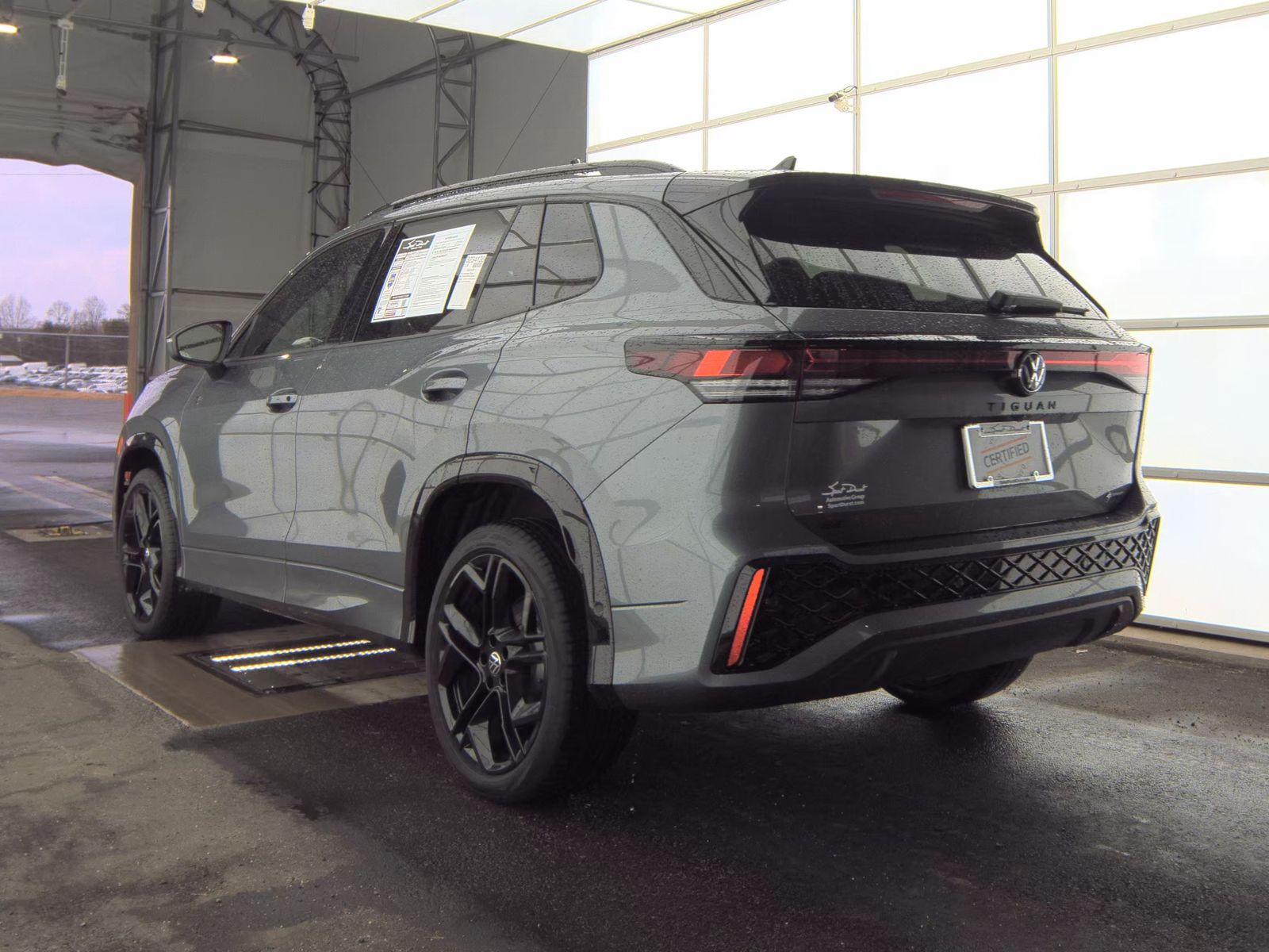 2025 Volkswagen Tiguan 2.0T SE R-Line Black AWD