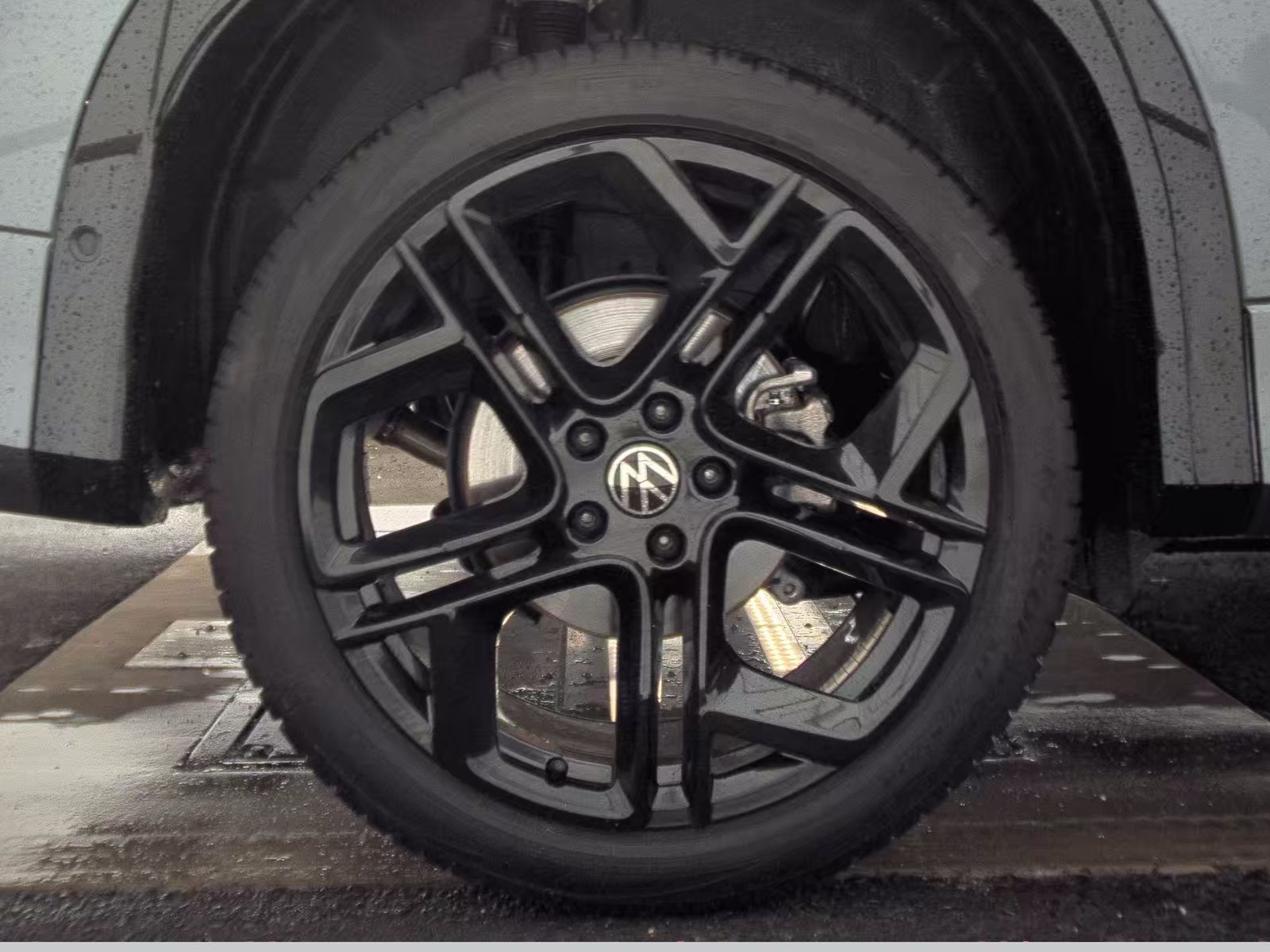 2025 Volkswagen Tiguan 2.0T SE R-Line Black AWD