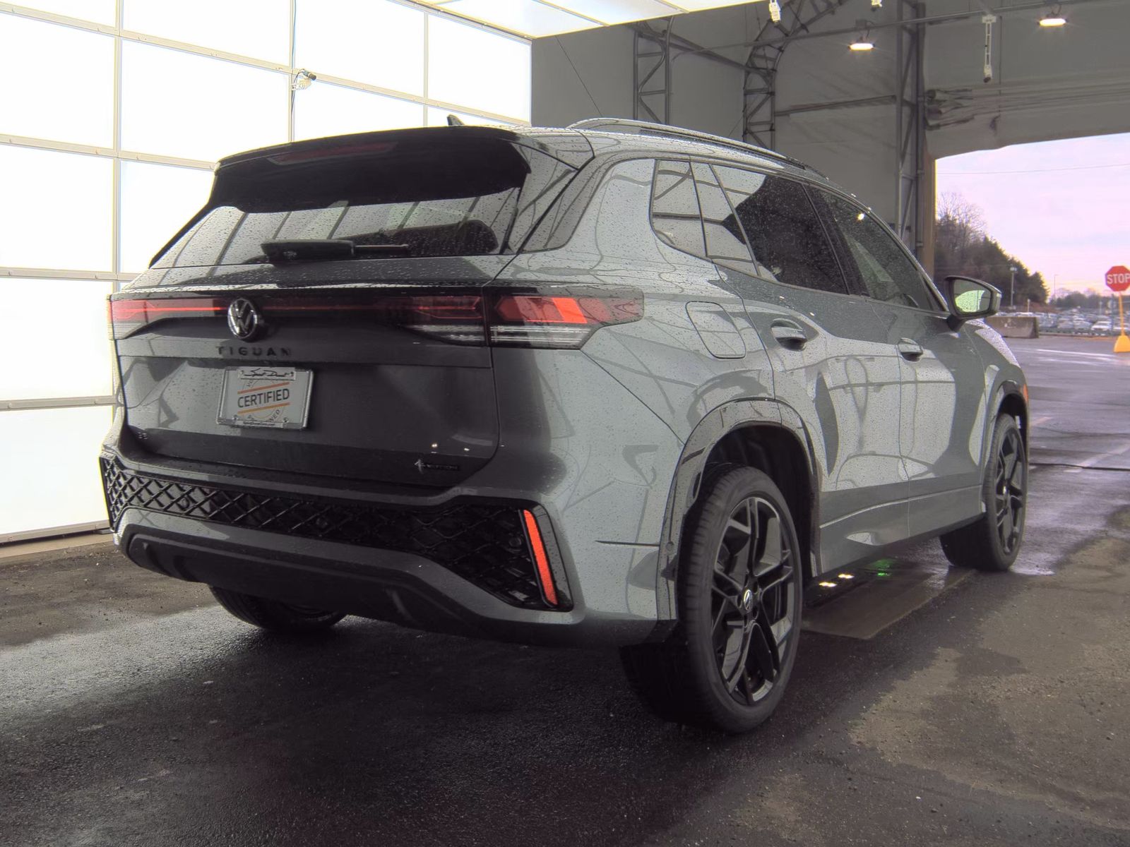 2025 Volkswagen Tiguan 2.0T SE R-Line Black AWD