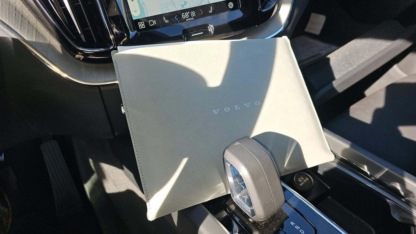 2025 Volvo XC60 B5 Plus FWD