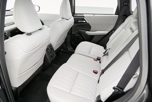 2025 Mitsubishi Outlander SEL FWD