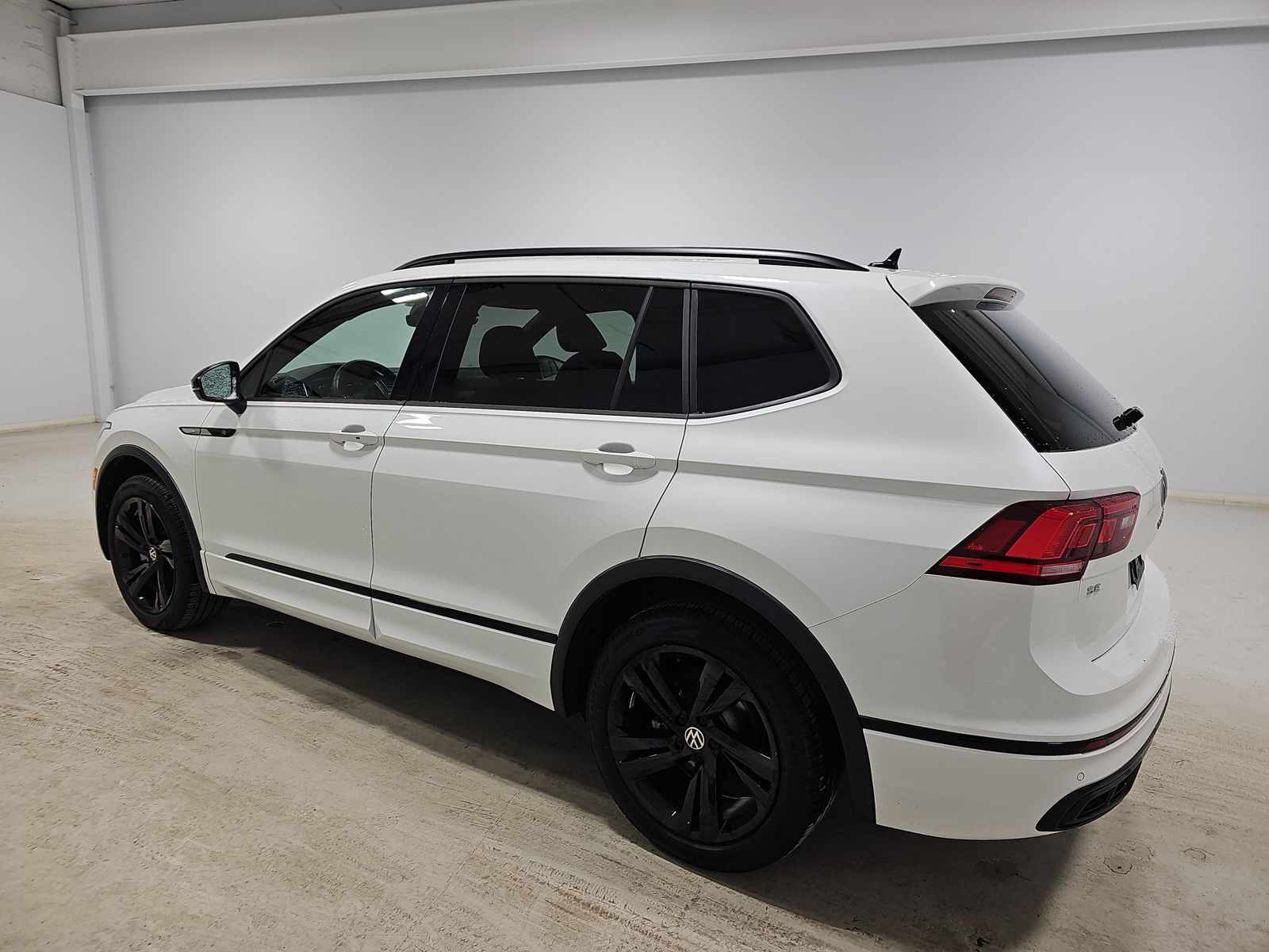 2024 Volkswagen Tiguan 2.0T SE R-Line Black AWD
