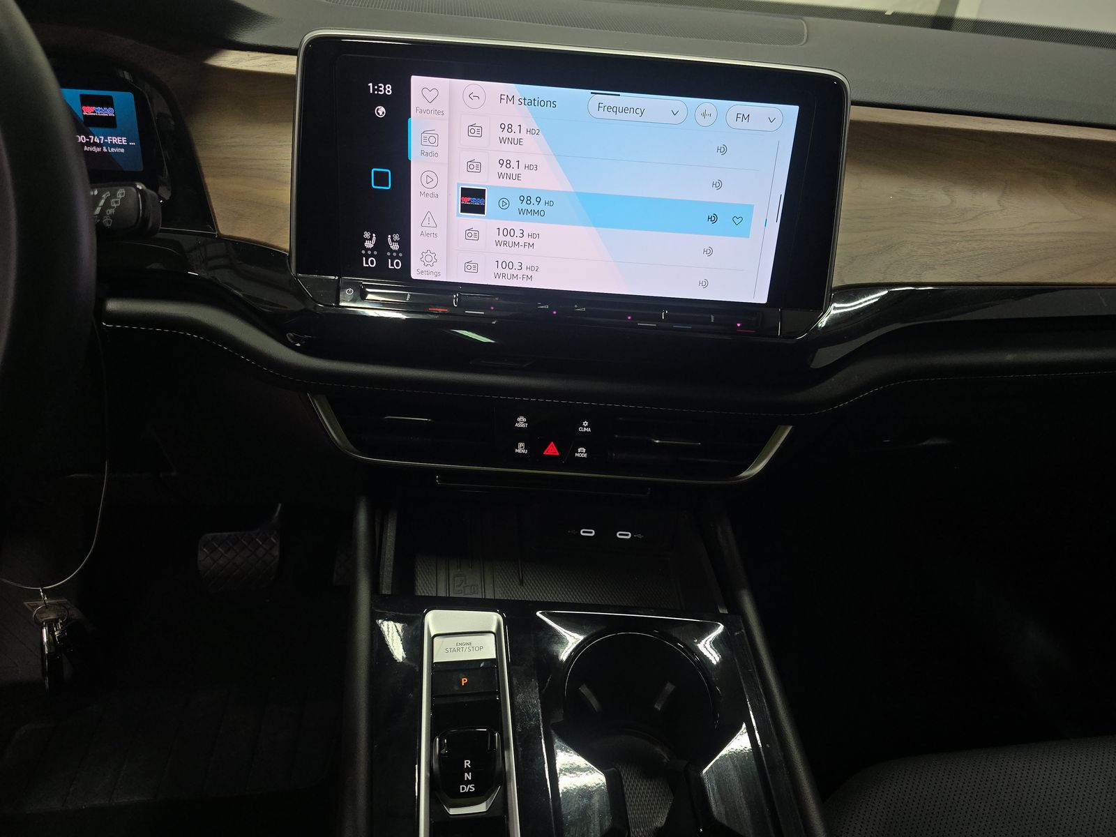 2025 Volkswagen Atlas 2.0T SE FWD